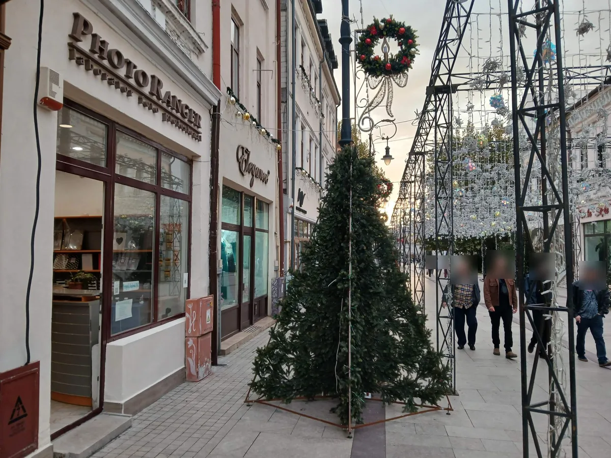 PhotoRanger on the pedestrian street in the old centre, with the Christmas tree and light tunnel going up outside, 26 October 2026