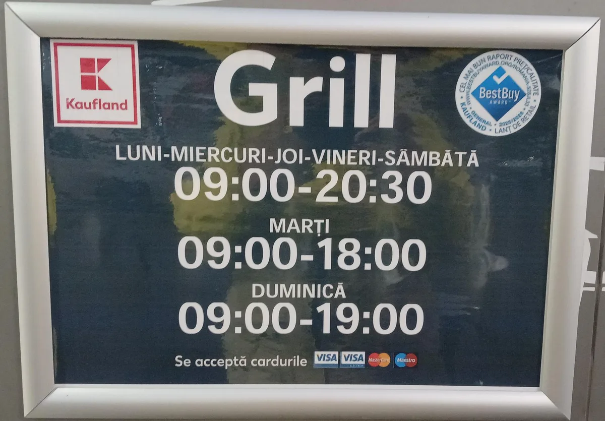Kaufland Grill opening hours sign in Craiova: Monday and Wednesday to Saturday 09:00 to 20:30, Tuesday 09:00 to 18:00, Sunday 09:00 to 19:00, cards accepted