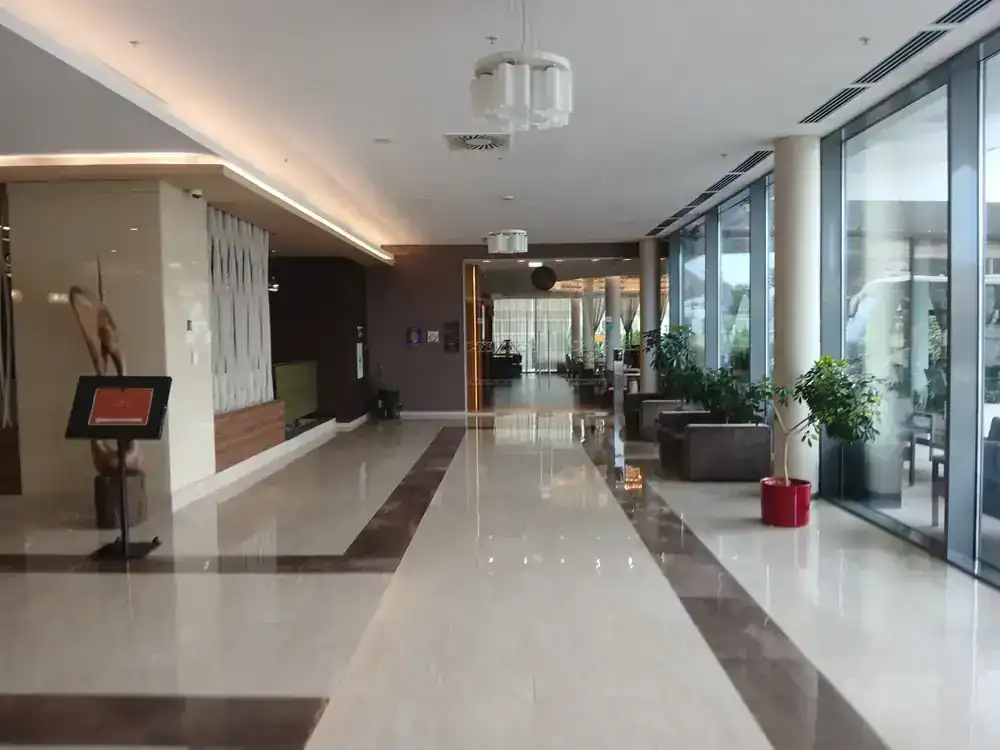 The corridor through to the restaurant